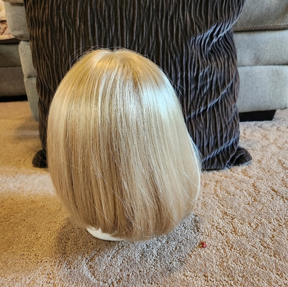 WIG - Picture 3 of 5